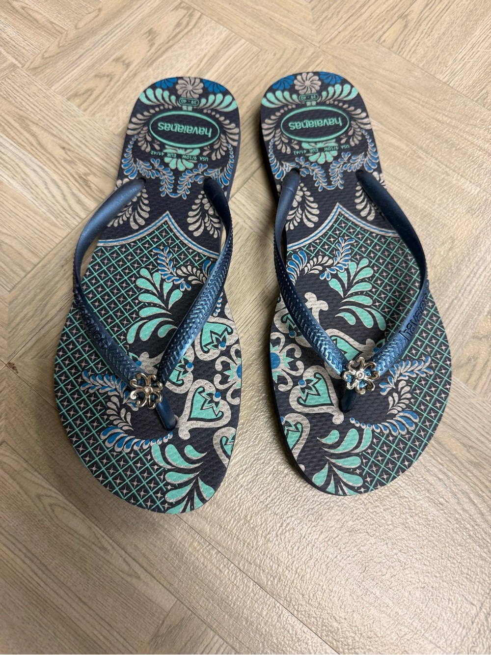 Havaianas Navy Flip Flops with Teal Floral Print and Silver Charm size 9